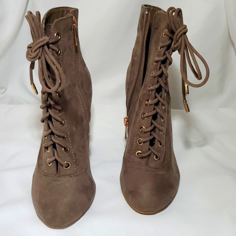 Heeled boots